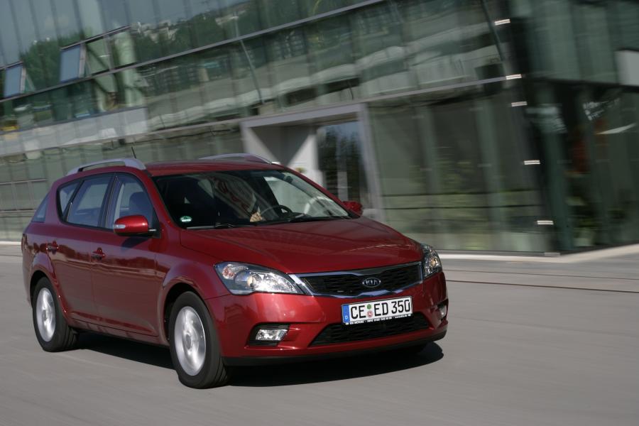  Kia cee&rsquo;d SW 2009 года  (фото 17 из 61)